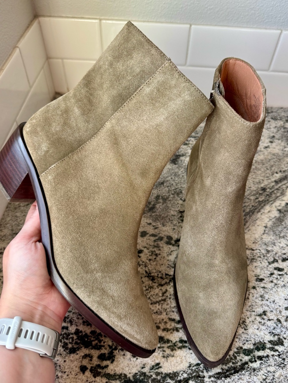 Madewell The Darcy Ankle Boot in Burnt Olive Green Suede. Size 9. Worn once.